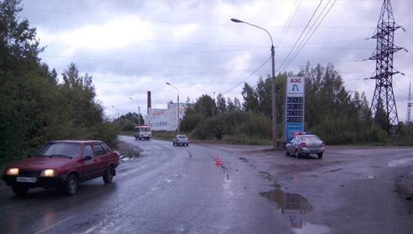 Водитель ВАЗа погиб в столкновении со встречным грузовиком в Томске