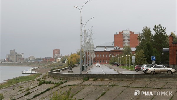 Синоптики обещают порывистый ветер и грозу в четверг днем в Томске