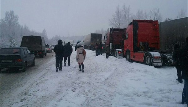 Более 100 человек вышли на акцию протеста дальнобойщиков в Томске