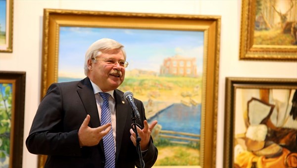Губернатор открыл выставку картин томских лицеистов в Москве