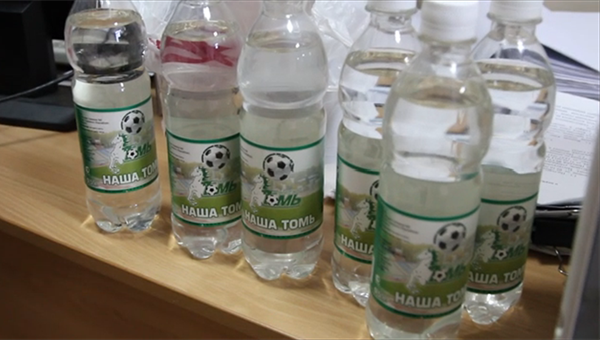 Вода под брендом ФК Томь незаконно продавалась в Томске