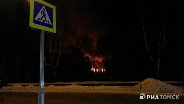 Здание бывшего училища связи горит в Томске