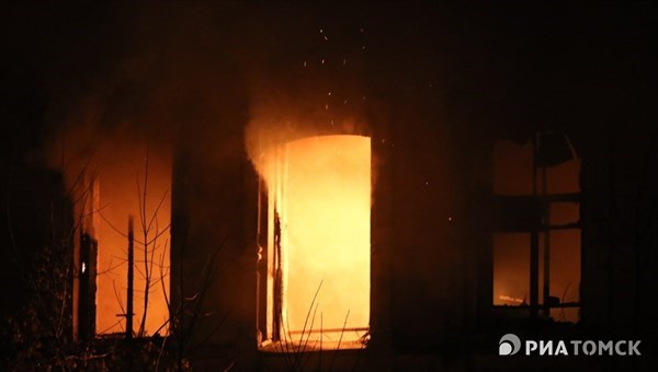 Здание бывшего училища связи горит в Томске