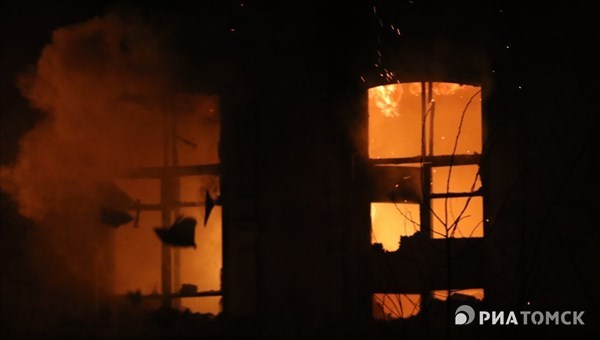 Трехквартирный дом сгорел в результате пожара в деревне под Томском