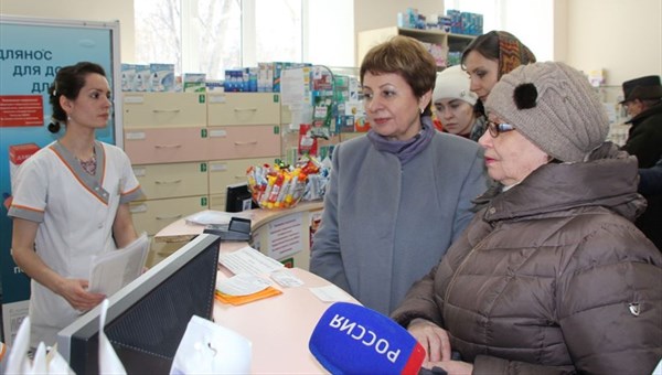 Рейд по аптекам Томска: городские депутаты сравнили цены на лекарства