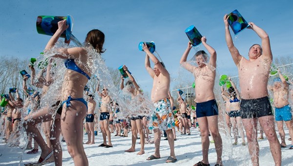 Томичи заявили о новом мировом рекорде по обливанию ледяной водой