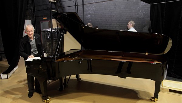 Денис Мацуев сыграет на новом рояле в Томске не раньше сентября