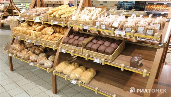 Томский завод объяснил, почему раздаст пенсионерам только 30 кг хлеба