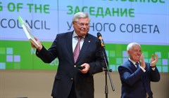 Томский губернатор первым получил медаль, учрежденную к 120-летию ТПУ