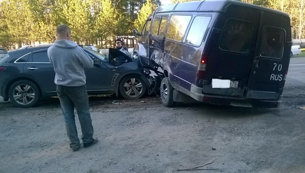Водитель Газели попал в больницу, не пропустив Infiniti в Северске