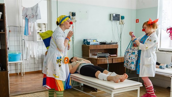 Клоуны поздравят 300 пациентов больниц Томска в честь Дня защиты детей