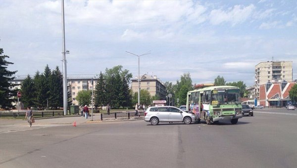 Женщина-пассажир маршрутки пострадала в ДТП в центре Северска