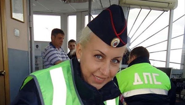 Сотрудники ГИБДД отговорили женщину от прыжка с моста в Томске