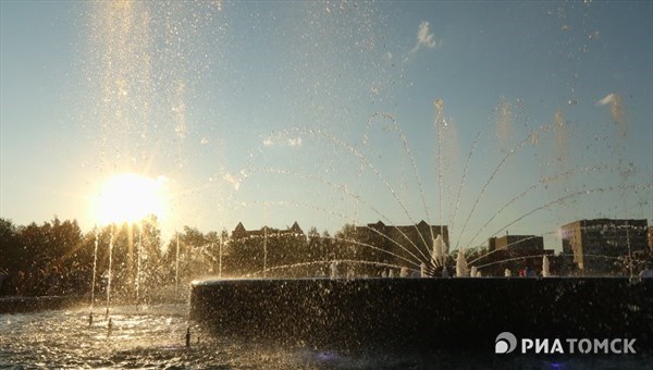 Самый большой фонтан открылся в Томске в День города