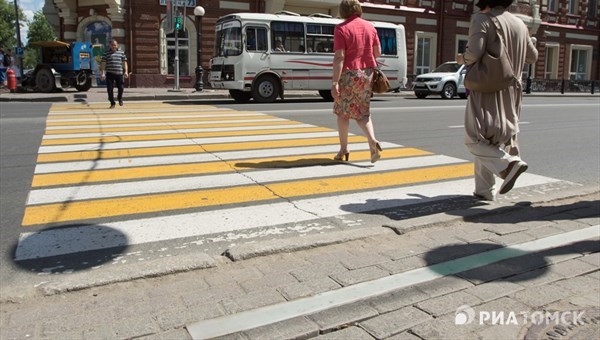 Первый лежачий светофор появился в Томске на переходе около мэрии