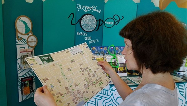 Гости Томска смогут изучать город по бесплатным туристическим картам