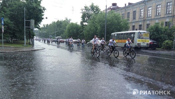 Велопробег против сиротства прошел в Томске под проливным дождем