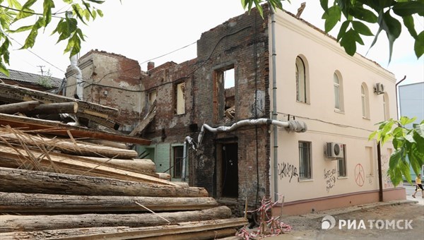 Собственнику грозит штраф за незаконные работы в доме в центре Томска