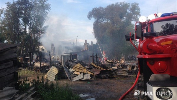Сотрудники МЧС спасли 5 томичей из пожара на Большой Подгорной