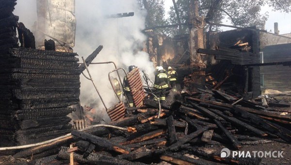МЧС:3 баллона с газом взорвались во время пожара на Шегарском в Томске