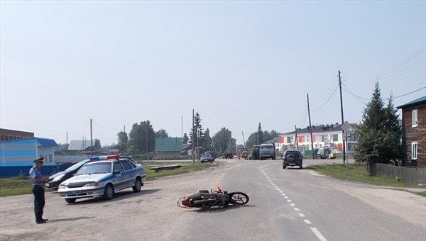 "ВАЗ" и мопед столкнулись в томском селе, один человек пострадал