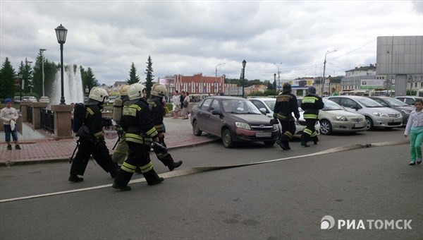 В многоэтажном здании арбитражного суда в Томске произошел пожар