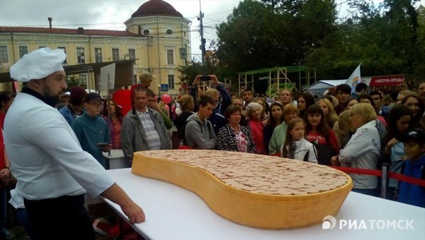 Гигантский бутерброд стал первым рекордом в День томича – 2016