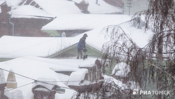 Штормовое предупреждение объявлено в Томске из-за снега в воскресенье