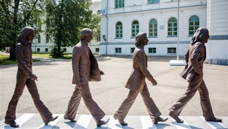 Скульптура The Beatles отправляется из Томска в выставочное турне