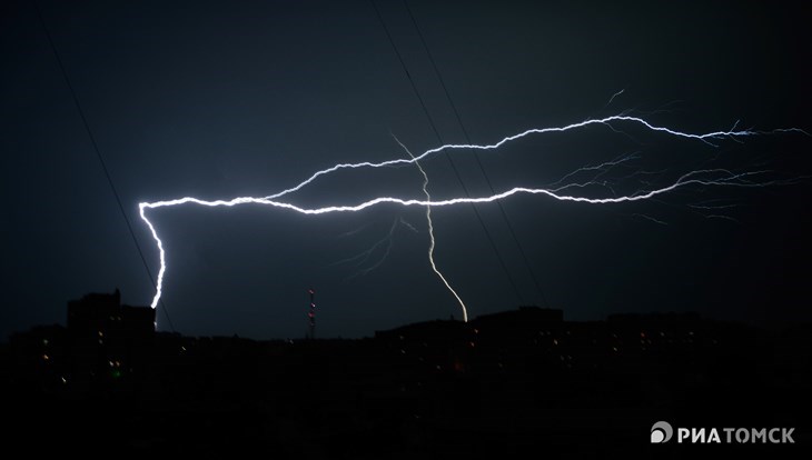 Томский город Кедровый был обесточен ночью из-за удара молнии в ЛЭП