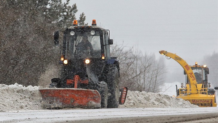 Водители не хотят убирать снег в Северске даже за 50 тыс руб и жилье