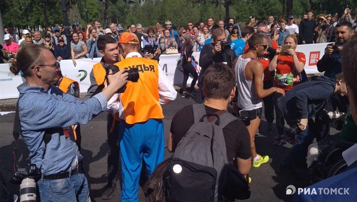Самарец Чечун и омичка Ковалева стали победителями томского марафона