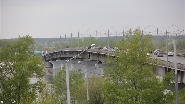 Движение по коммунальному мосту Томска ограничено из-за дефектов