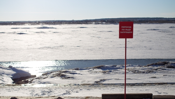 МЧС советует томичам не испытывать лед в водоемах на прочность