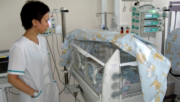 Выхаживание младенца обошлось томскому фонду ОМС в 1,1 млн руб