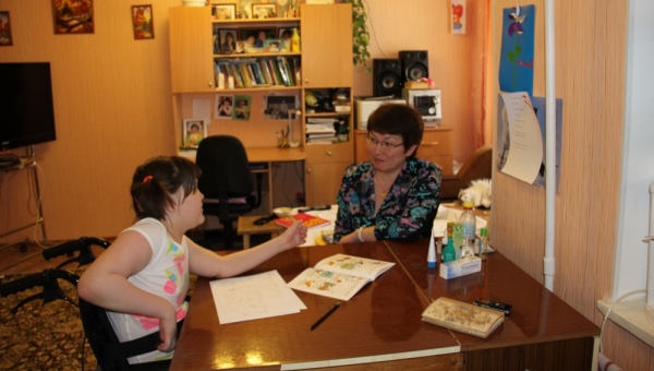 Жизнь с барьерами: каково растить приемного ребенка-инвалида в Томске