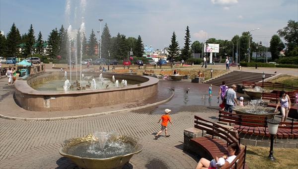 Ремонт плитки и скамеек пройдет на площади у Big City в Томске