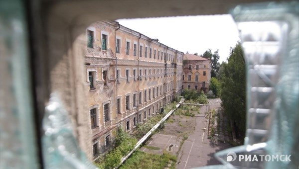 Здания ТВМИ рядом с новой школой на Никитина в Томске оградят забором