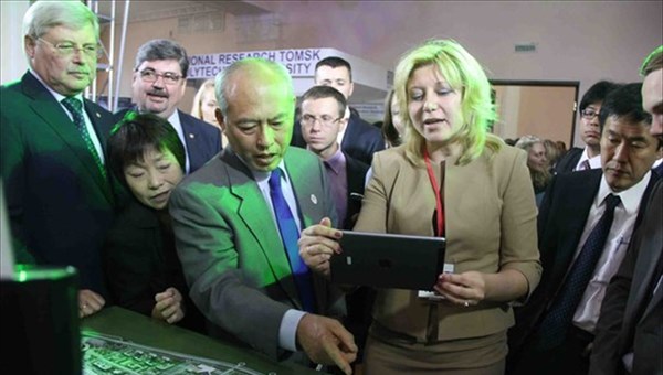 Выставка азиатских мегаполисов открылась в рамках саммита в Томске