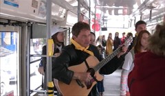Томские музыканты в честь Дня города пели и плясали в трамваях