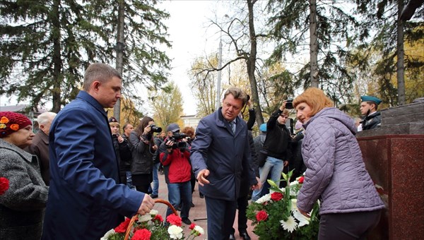 Памятник Женщине и подростку, ковавшим Победу..., открылся в Томске