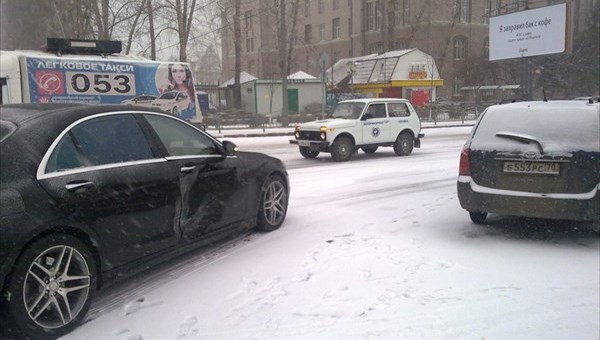Вторая машина врезалась в попавший в ДТП в Томске автомобиль Жвачкина