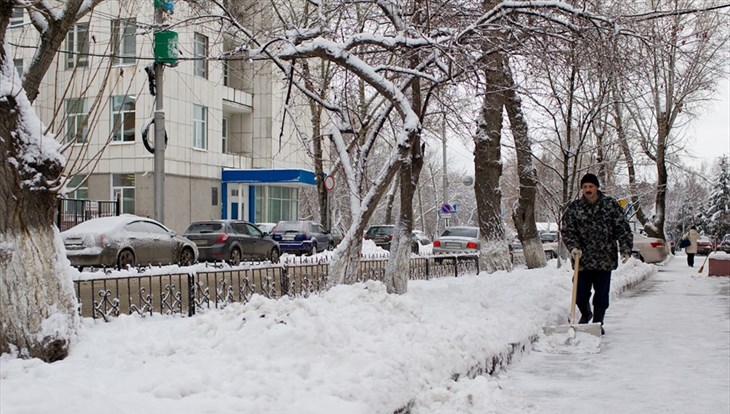 Губернатор: томские УК должны активнее чистить снег во дворах