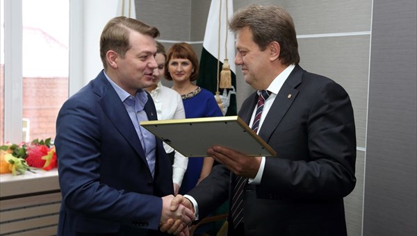 Мэр наградил бизнесменов за помощь в организации юбилея Томска