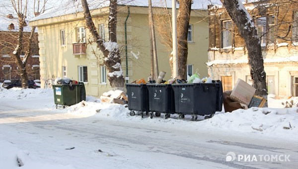 Власти Томска предлагают штрафовать за парковку перед мусорными баками