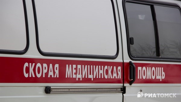 Водитель Honda без прав врезался в столб в Томске и попал в больницу