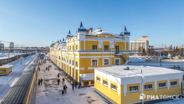 Макет паровоза и платная парковка появятся у вокзалов Томска к августу