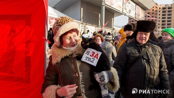 Томичи звонили в колокольчики на митинге в поддержку ТВ-2