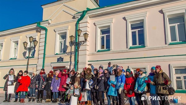 Студентки ТПУ победили в конкурсе ледовых скульптур ко Дню влюбленных