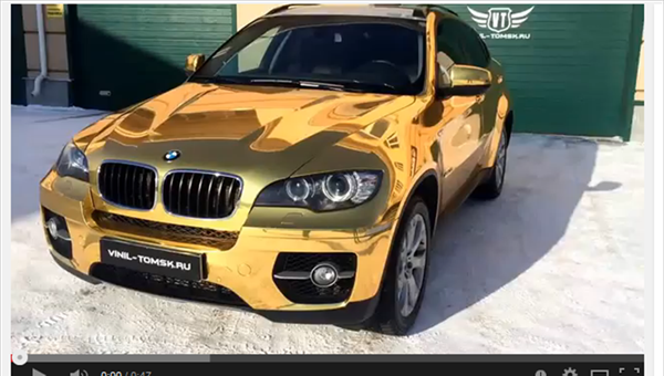 Золотистый BMW взорвал соцсети и прославил Томск в модных пабликах